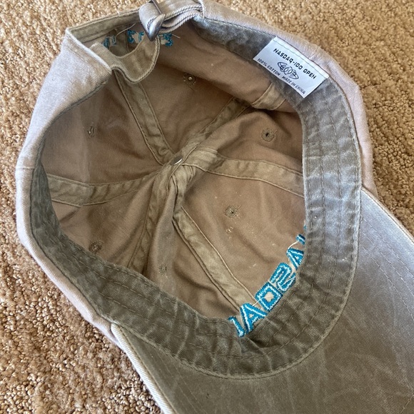 VENUS WILLIAMS TENNIS MEMORABILIA SIGNED NASDAQ-100 HAT & OTHER - Picture 4 of 6